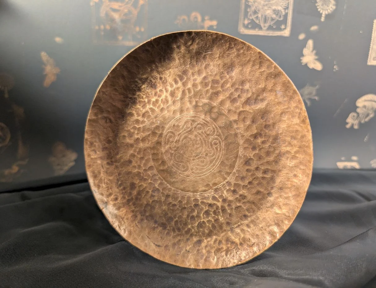 Bronze strophalos bowl - hammered ritual bowl with Hekate symbol by BorboroForge
